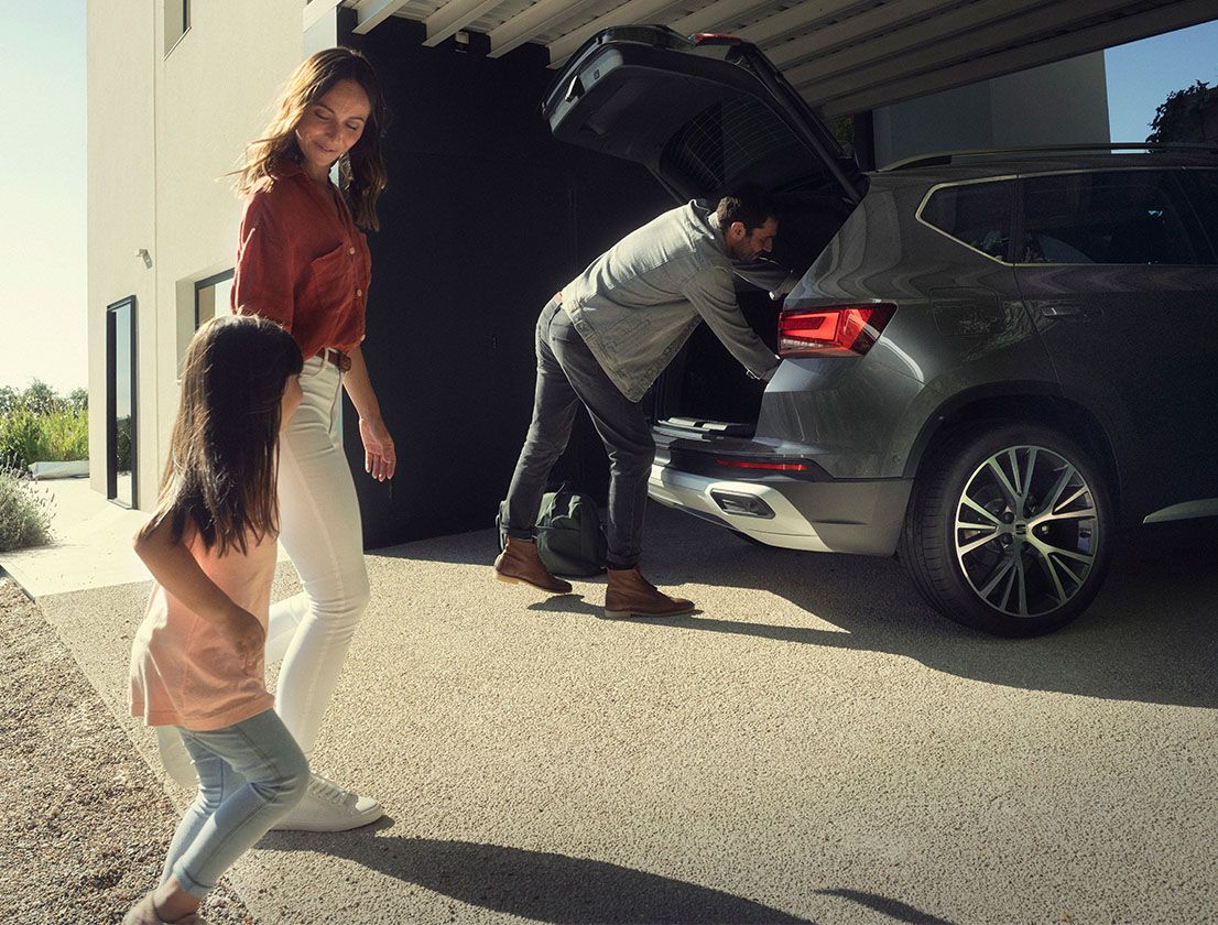 family enjoying the next seat ateca graphite grey colour boot