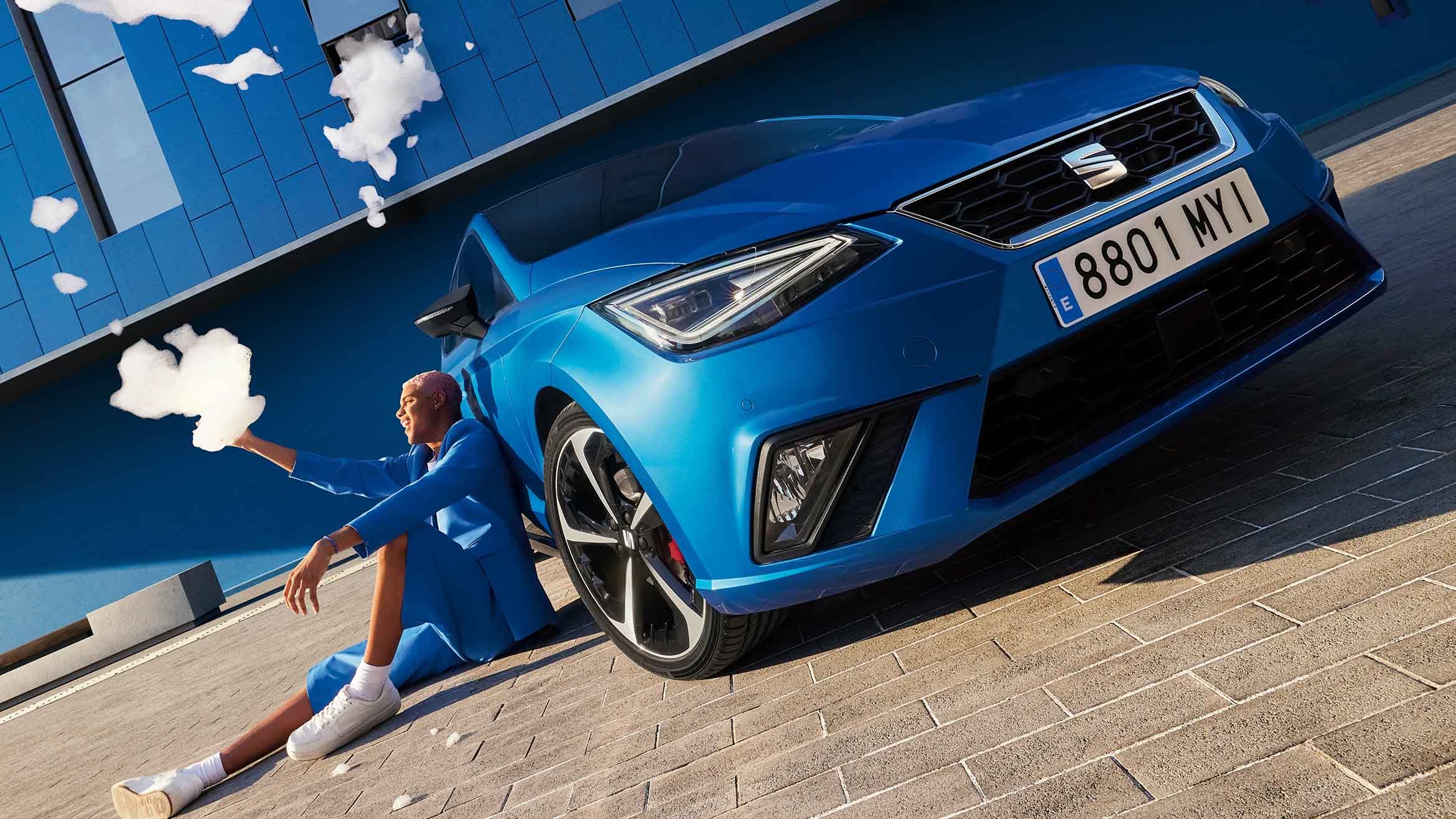 seat-ibiza-blue-machined-alloy-wheels-low-angle